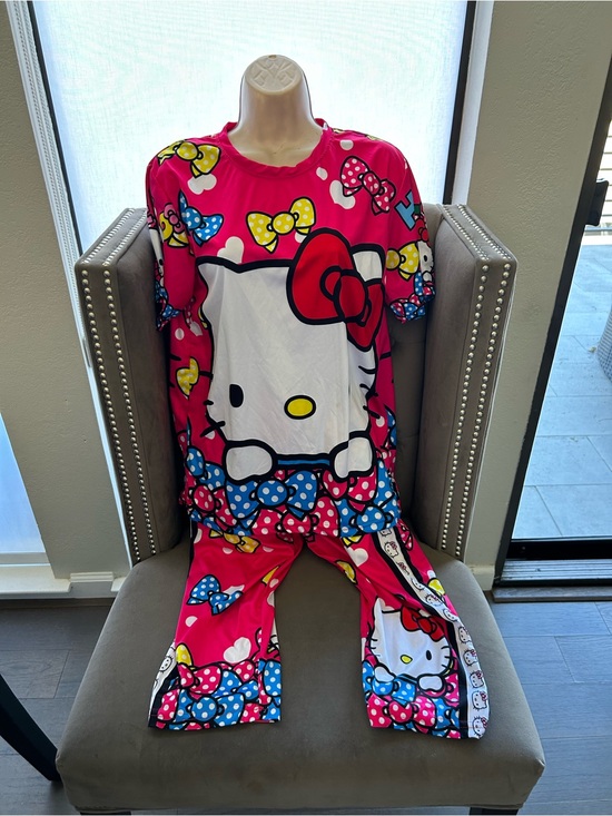 Hello Kitty Other - Hello Kitty Pink Pajama Set - Short Sleeve Top & Capris